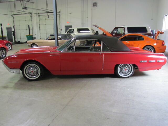 Ford Thunderbird 1962 image number 34