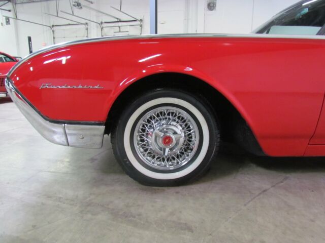 Ford Thunderbird 1962 image number 8