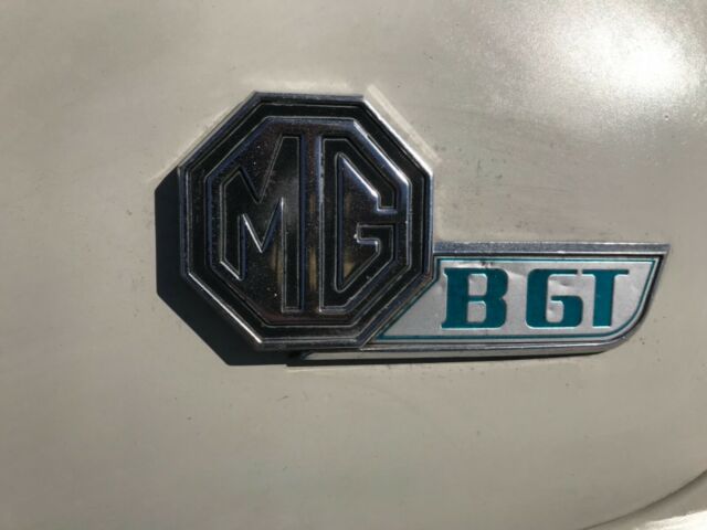 MG MGB 1973 image number 11