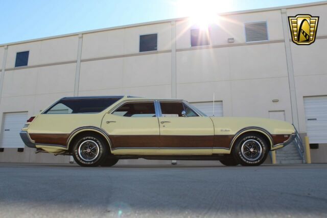 Oldsmobile Vista Cruiser 1969 image number 43