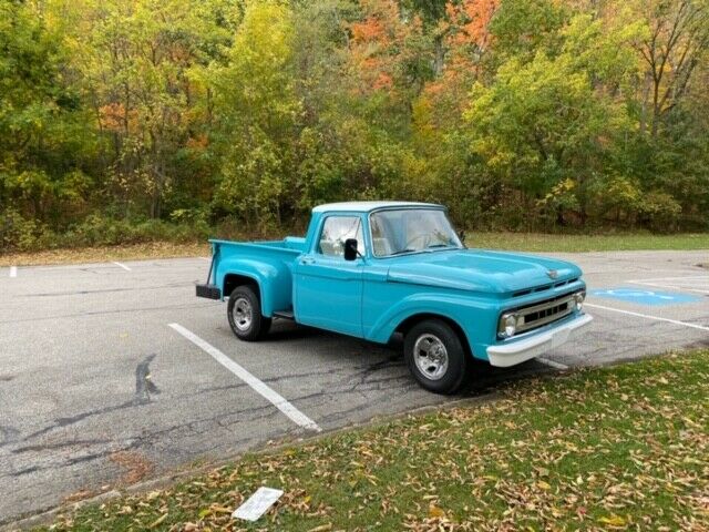 Ford F-100 1961 image number 1