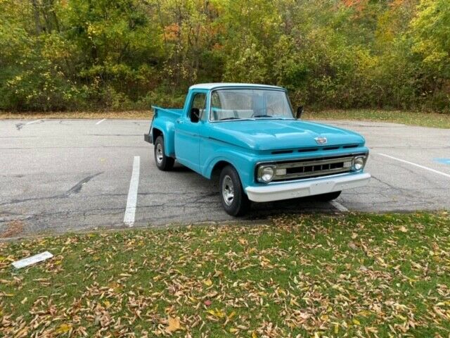 Ford F-100 1961 image number 2