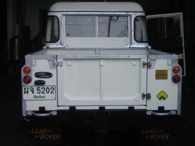 Land Rover Defender 1975 image number 3