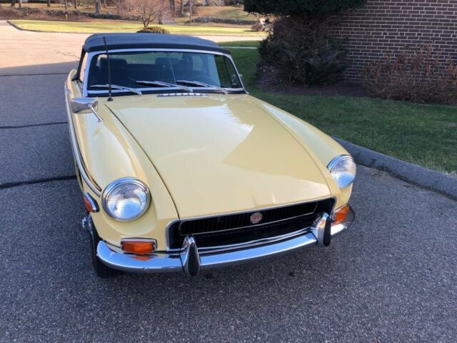 MG MGB 1970 image number 34