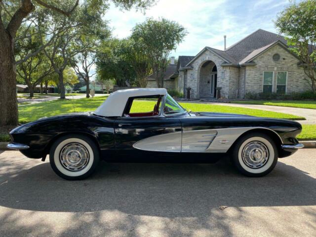 Chevrolet Corvette 1961 image number 2