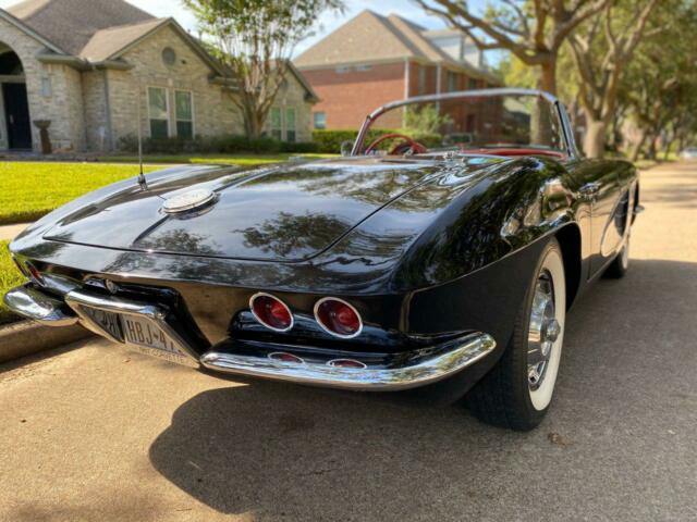 Chevrolet Corvette 1961 image number 21