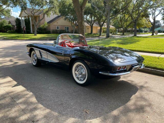 Chevrolet Corvette 1961 image number 22