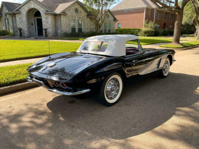 Chevrolet Corvette 1961 image number 23