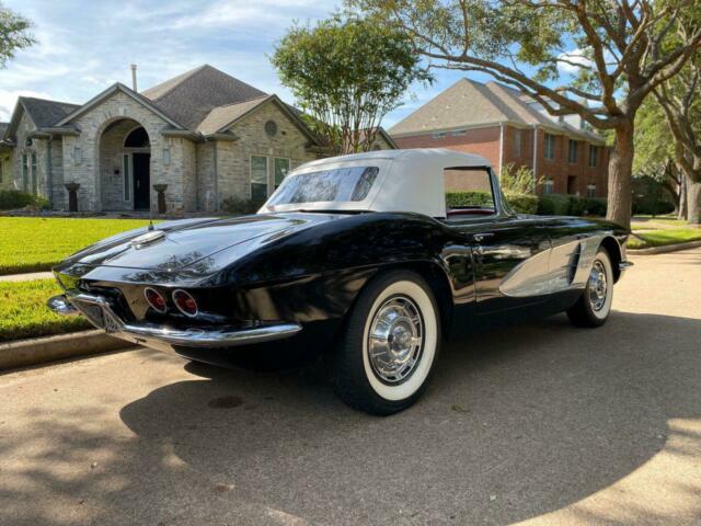 Chevrolet Corvette 1961 image number 44