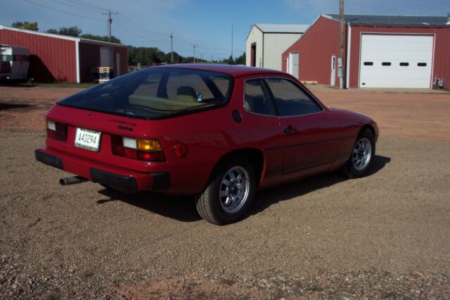 Porsche 924 1978 image number 1