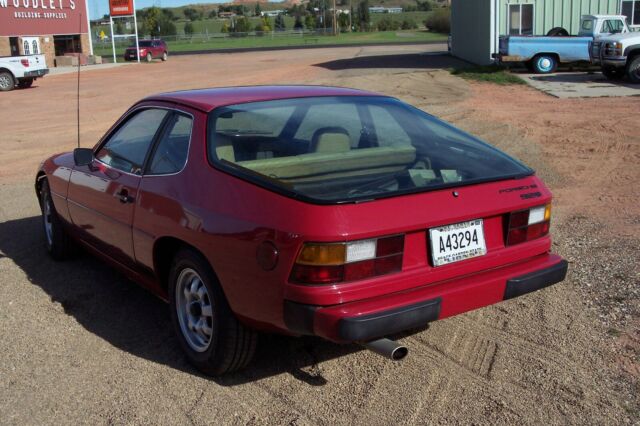 Porsche 924 1978 image number 2