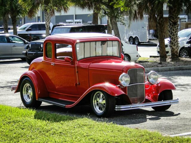 Ford 5-Window Coupe 1932 image number 14