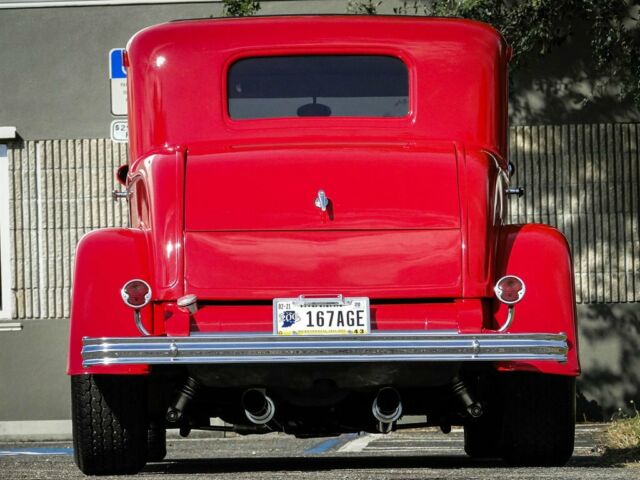 Ford 5-Window Coupe 1932 image number 32