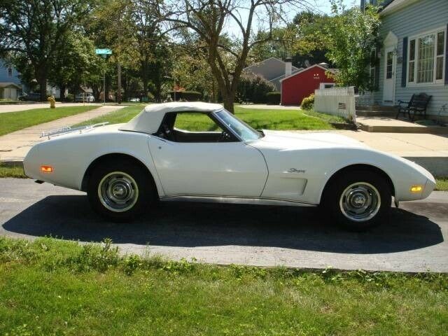 Chevrolet Corvette 1975 image number 12