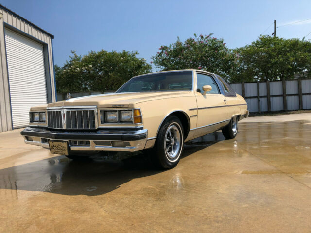 Pontiac Bonneville 1978 image number 0