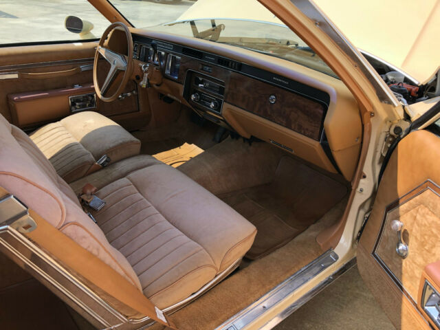 Pontiac Bonneville 1978 image number 16