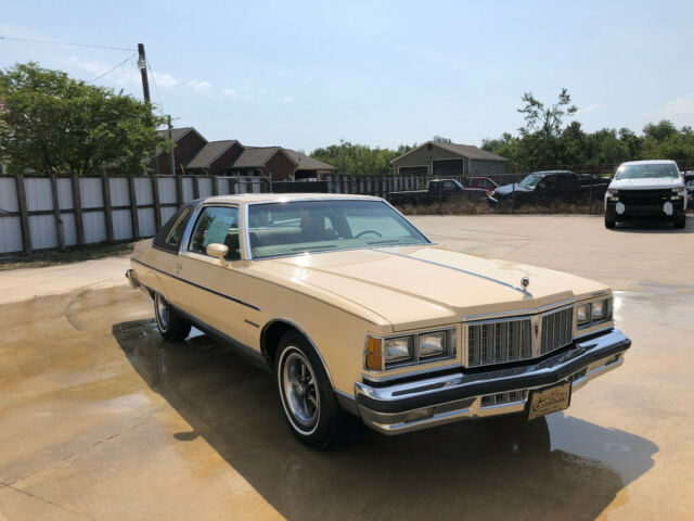 Pontiac Bonneville 1978 image number 23