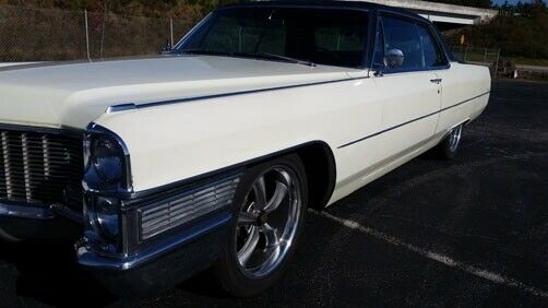 Cadillac DeVille 1965 image number 2