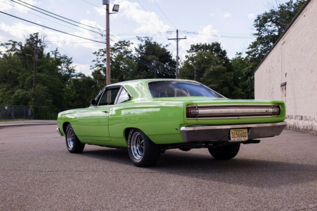 Plymouth Road Runner 1968 image number 1