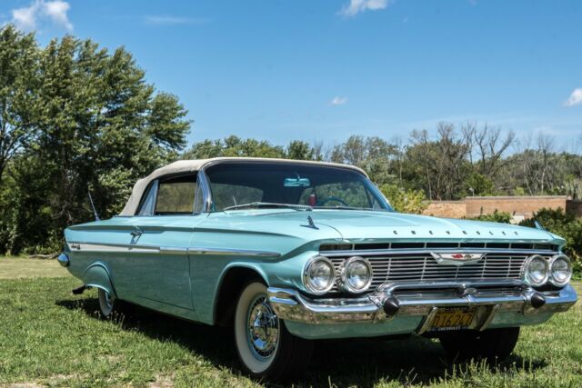 Chevrolet Impala 1961 image number 0