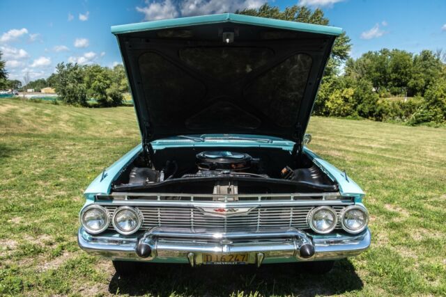 Chevrolet Impala 1961 image number 10