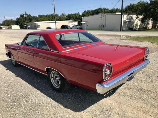 Ford Galaxie 1965 image number 2