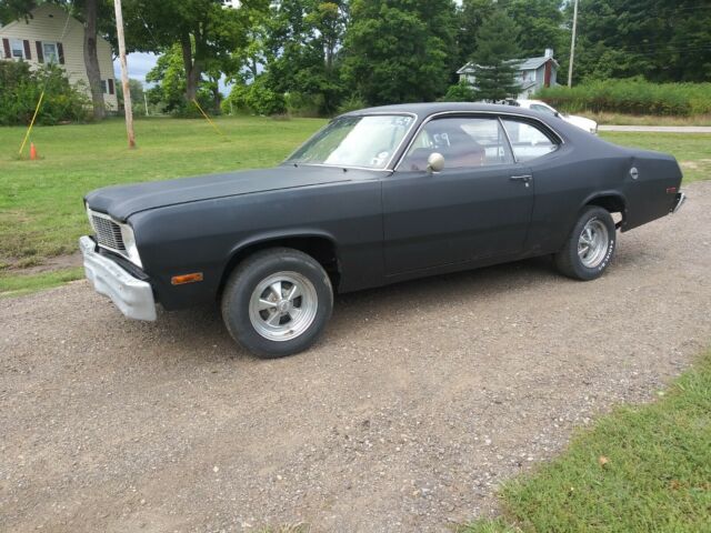 Plymouth Duster 1975 image number 27