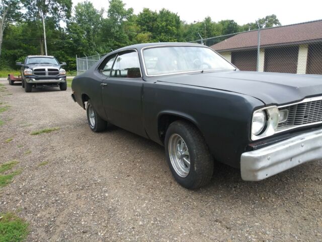 Plymouth Duster 1975 image number 28