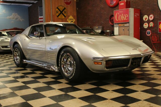 Chevrolet Corvette 1972 image number 17