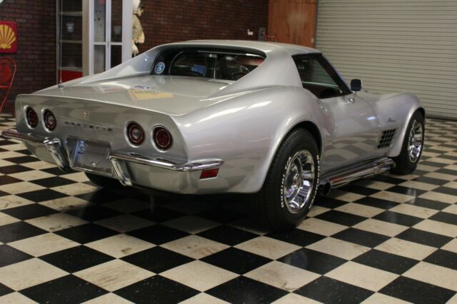 Chevrolet Corvette 1972 image number 22