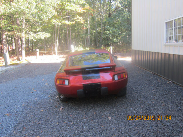 Porsche 928 1979 image number 1