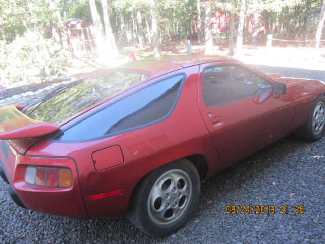 Porsche 928 1979 image number 2