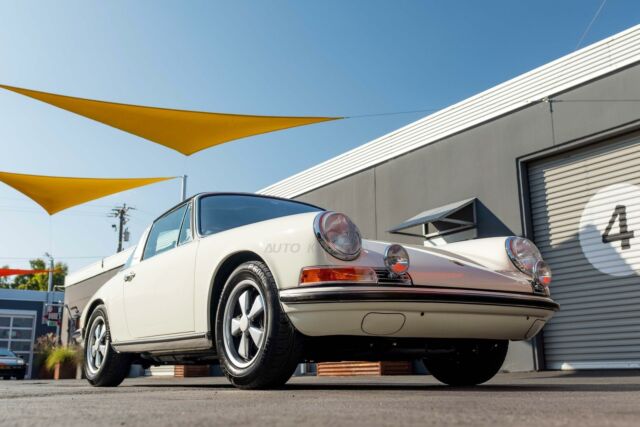 Porsche 911 1971 image number 16