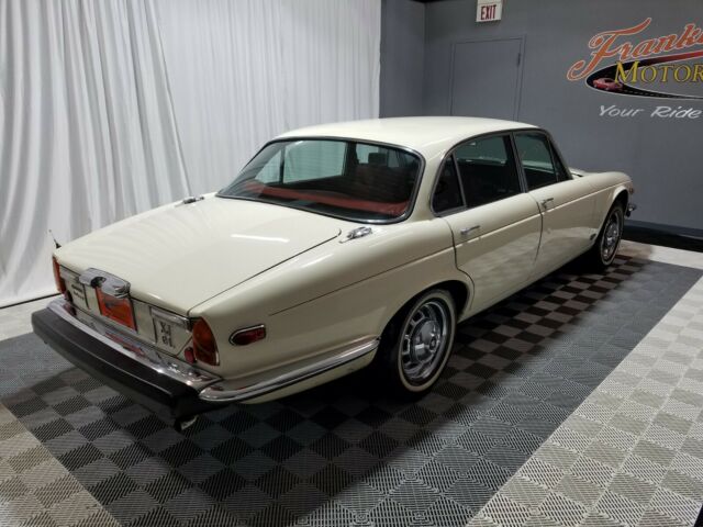 Jaguar XJ6 1978 image number 31