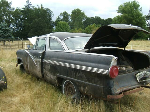 Ford Crown Victoria 1956 image number 2