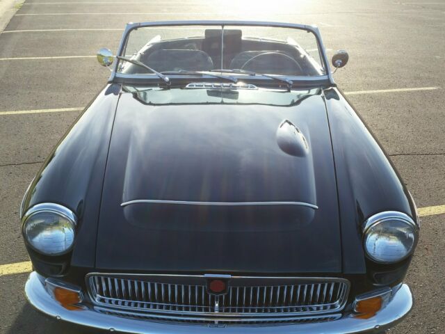 MG MGC 1969 image number 1