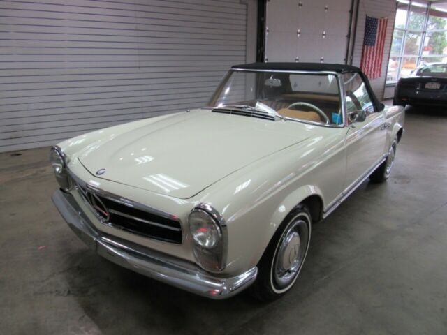 Mercedes-Benz 200-Series 1966 image number 36