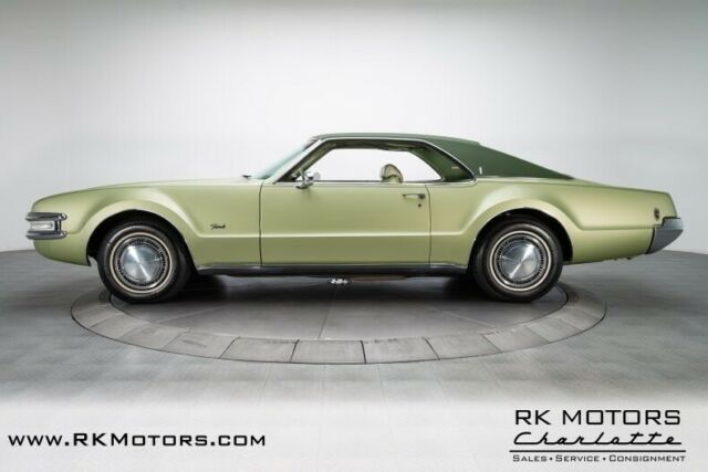 Oldsmobile Toronado 1969 image number 12