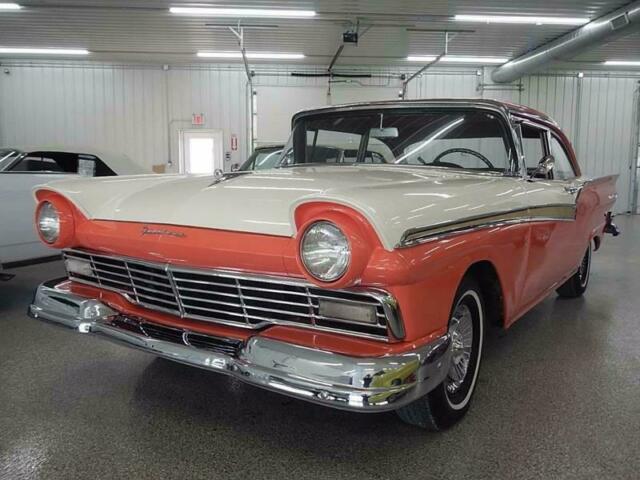 Ford Fairlane 1957 image number 0