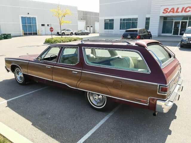 Chrysler Town and Country 9P Wagon 1975 image number 1