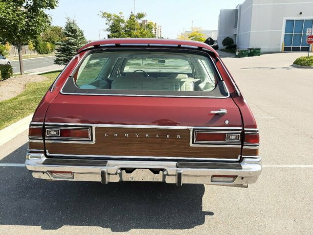 Chrysler Town and Country 9P Wagon 1975 image number 11