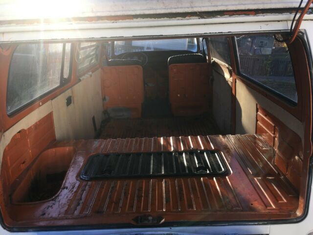 Volkswagen Bus/Vanagon 1972 image number 21