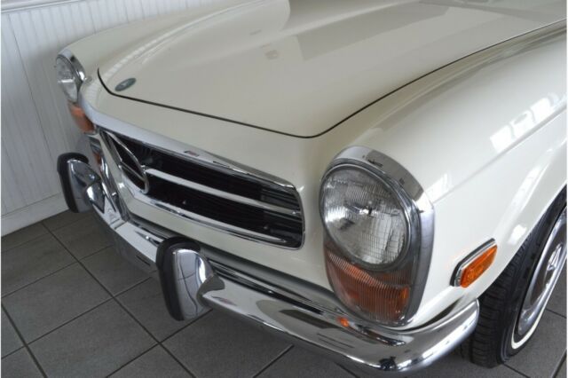 Mercedes-Benz SL-Class 1971 image number 12