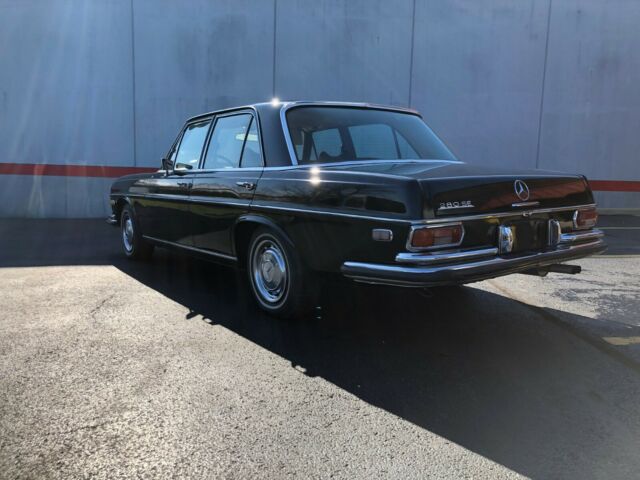 Mercedes-Benz S-Class 1971 image number 30