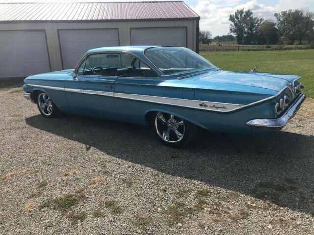 Chevrolet Impala 1961 image number 1