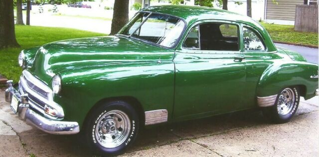 Chevrolet 2-Door Deluxe Sports Coupe 1952 image number 3