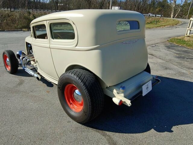 Ford Tudor Sedan 1932 image number 32