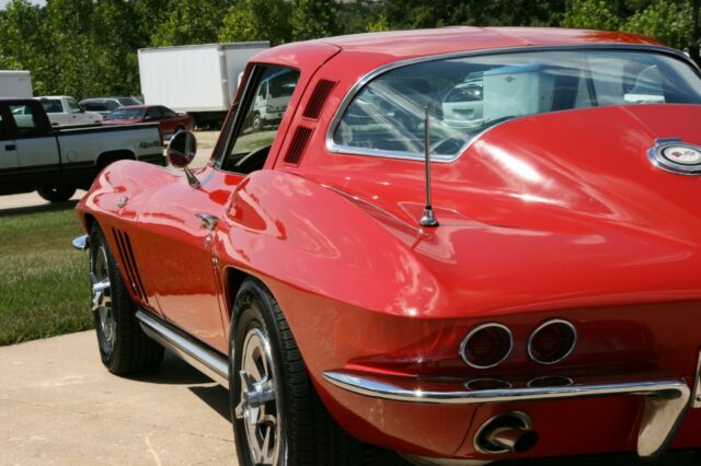 Chevrolet Corvette 1965 image number 0