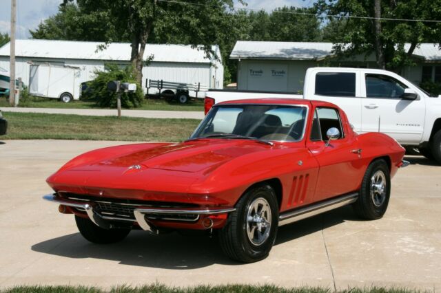 Chevrolet Corvette 1965 image number 1