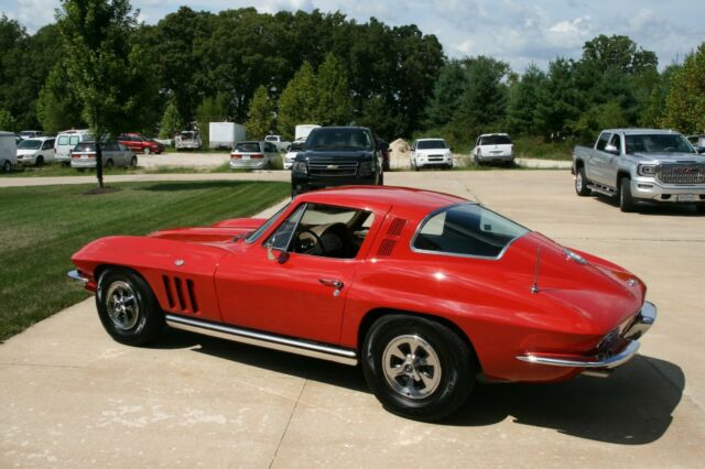 Chevrolet Corvette 1965 image number 12